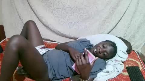 Snapshot of pretty_tiffany1 chatting on February 16, 7:21 pm pretty_tiffany1 online show from February 16, 7:21 pm