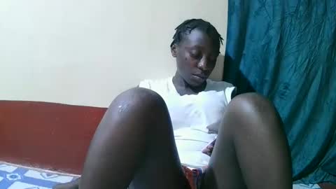 Snapshot of pretty_tiffany1 chatting on February 19, 8:10 am pretty_tiffany1 online show from February 19, 8:10 am