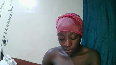 Snapshot of pretty_tiffany1 chatting on February 21, 6:53 pm pretty_tiffany1 online show from February 21, 6:53 pm