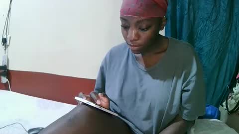 Snapshot of pretty_tiffany1 chatting on April 9, 6:19 am pretty_tiffany1 online show from April 9, 6:19 am