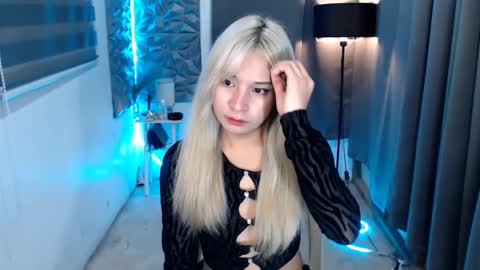 prettyallison_29 online show from February 10, 1:35 am