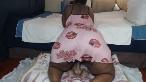 Snapshot of prettyblack25 chatting on June 27, 2:01 pm Cindy online show from June 27, 2:01 pm