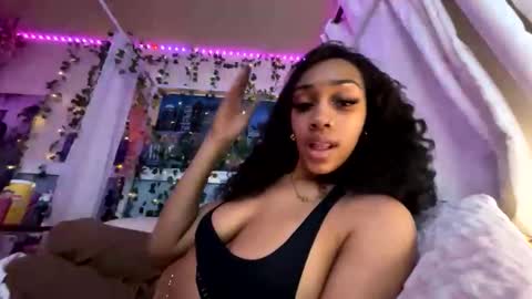 Snapshot of prettyblackgal chatting on January 16, 8:07 am prettyblackgal online show from January 16, 8:07 am