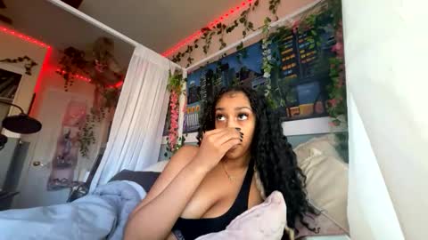 Snapshot of prettyblackgal chatting on February 12, 9:21 pm prettyblackgal online show from February 12, 9:21 pm
