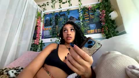 Snapshot of prettyblackgal chatting on February 22, 9:13 pm prettyblackgal online show from February 22, 9:13 pm