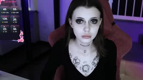 Snapshot of prettybones chatting on October 24, 11:12 pm Violet online show from October 24, 11:12 pm