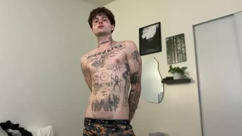 Snapshot of prettyboyszn chatting on May 12, 4:20 am pretty boy online show from May 12, 4:20 am