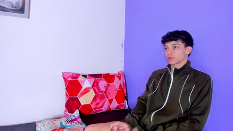 Snapshot of prettybunnies08 chatting on January 24, 1:56 am Enzo Denis online show from January 24, 1:56 am