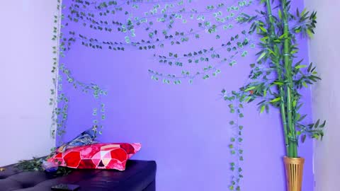 Snapshot of prettybunnies08 chatting on February 7, 10:20 pm Enzo Denis online show from February 7, 10:20 pm