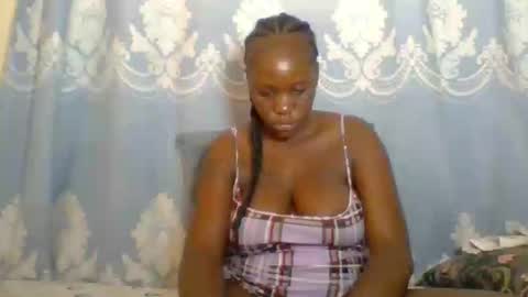 Snapshot of prettydarkskin002 chatting on February 5, 7:35 am SHANIA online show from February 5, 7:35 am