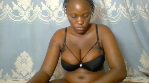 Snapshot of prettydarkskin002 chatting on February 13, 10:00 am SHANIA online show from February 13, 10:00 am