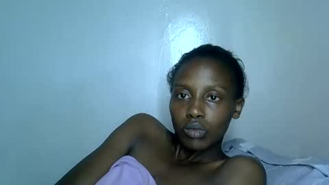 Snapshot of prettyelsie chatting on December 3, 9:02 pm Prettiesexxy online show from December 3, 9:02 pm