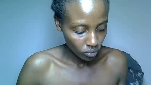 Snapshot of prettyelsie chatting on December 22, 12:46 pm Prettiesexxy online show from December 22, 12:46 pm