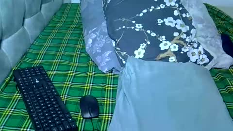 Snapshot of prettyelsie chatting on February 5, 12:26 am Prettiesexxy online show from February 5, 12:26 am