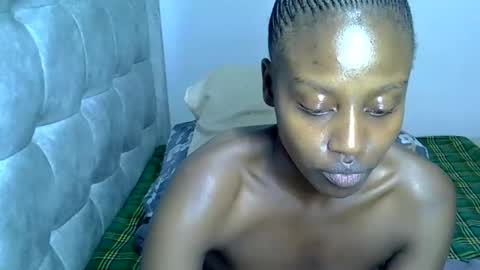 Snapshot of prettyelsie chatting on April 4, 9:23 pm Prettiesexxy online show from April 4, 9:23 pm