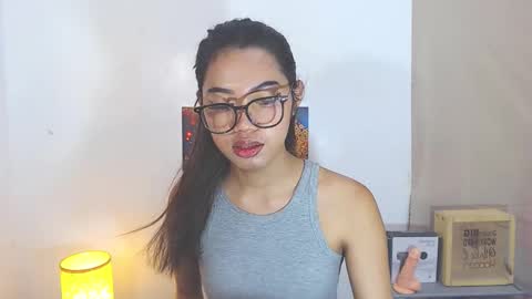 Snapshot of prettyhothugecock chatting on November 22, 1:04 am prettyhothugecock online show from November 22, 1:04 am