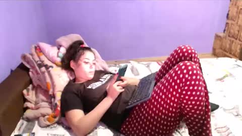prettyjulliette online show from December 15, 2:59 pm