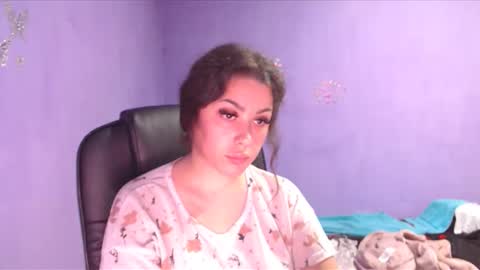 prettyjulliette online show from December 19, 5:08 pm
