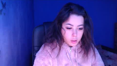 prettyjulliette online show from January 3, 10:52 am