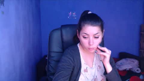 prettyjulliette online show from January 6, 1:30 pm