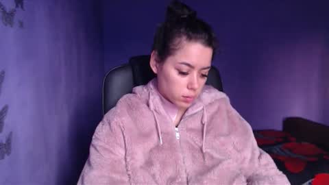 prettyjulliette online show from January 7, 12:41 pm