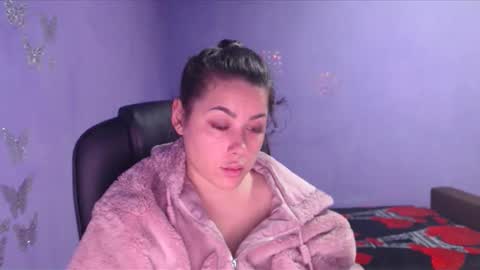 prettyjulliette online show from January 7, 3:54 pm