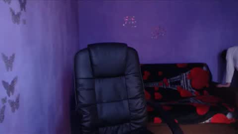 prettyjulliette online show from January 8, 10:48 am