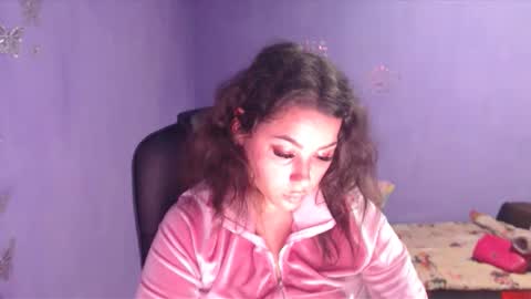 prettyjulliette online show from January 10, 7:00 pm