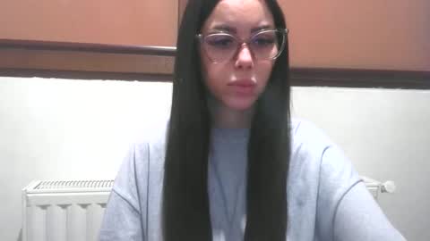 prettyjulliette online show from March 28, 2:49 pm