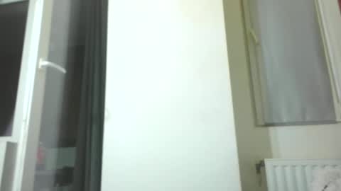 prettyjulliette online show from March 30, 4:30 pm