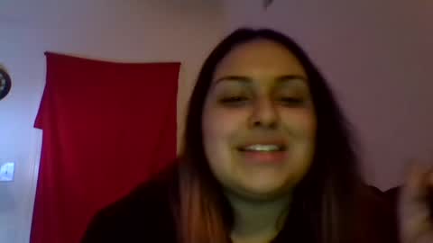 Snapshot of prettylillyy02 chatting on December 16, 1:21 am lilly333 online show from December 16, 1:21 am
