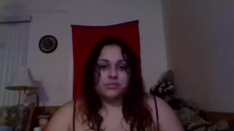 Snapshot of prettylillyy02 chatting on January 27, 2:53 am lilly333 online show from January 27, 2:53 am