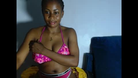 Snapshot of prettylove5 chatting on February 14, 8:55 am evelyn online show from February 14, 8:55 am