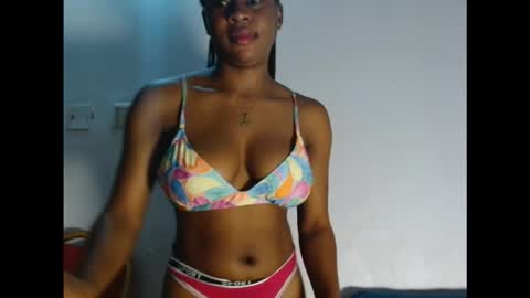 Snapshot of prettylove5 chatting on February 19, 7:26 am evelyn online show from February 19, 7:26 am