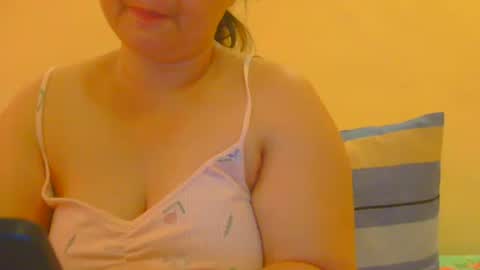 Snapshot of prettynhing chatting on January 17, 3:44 am Nhing online show from January 17, 3:44 am