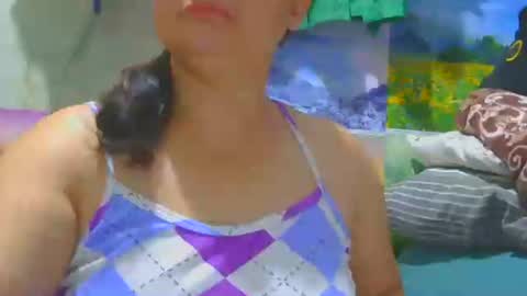 Snapshot of prettynhing chatting on February 4, 11:27 am Nhing online show from February 4, 11:27 am