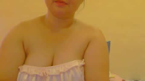 Snapshot of prettynhing chatting on February 8, 3:10 am Nhing online show from February 8, 3:10 am