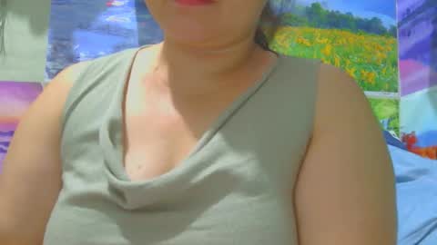 Snapshot of prettynhing chatting on February 19, 1:51 pm Nhing online show from February 19, 1:51 pm