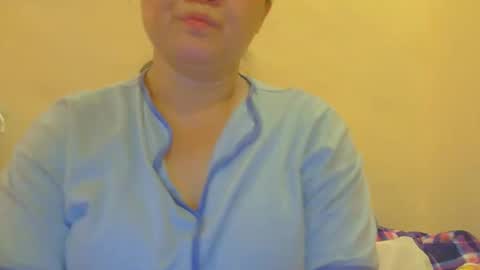 Snapshot of prettynhing chatting on February 28, 3:18 am Nhing online show from February 28, 3:18 am