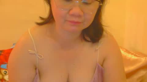 Snapshot of prettynhing chatting on April 24, 10:56 pm Nhing online show from April 24, 10:56 pm