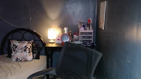 ashley online show from March 13, 10:05 pm