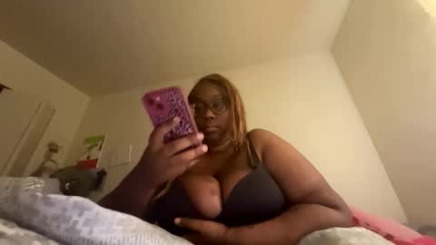 Prettypoohxo online show from April 5, 10:29 pm