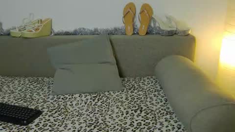 prettyvanessa online show from March 5, 8:32 am