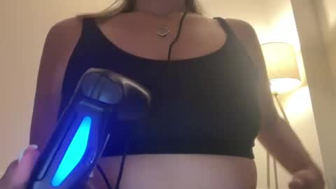 Snapshot of prettyyykittyyy22 chatting on July 19, 2:04 am prettyyykittyyy22 online show from July 19, 2:04 am