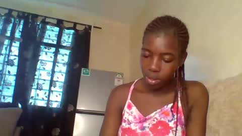 Snapshot of prettyzuzu chatting on October 20, 7:20 am prettyzuzu online show from October 20, 7:20 am