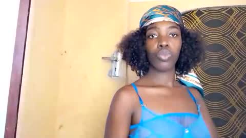 Snapshot of prettyzuzu chatting on November 4, 7:51 am prettyzuzu online show from November 4, 7:51 am