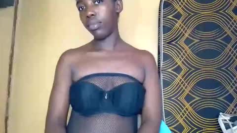 Snapshot of prettyzuzu chatting on November 7, 8:03 am prettyzuzu online show from November 7, 8:03 am