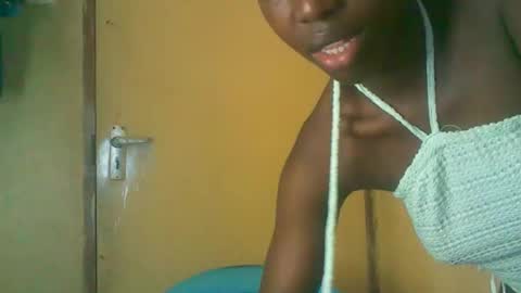 Snapshot of prettyzuzu chatting on November 18, 8:30 am prettyzuzu online show from November 18, 8:30 am