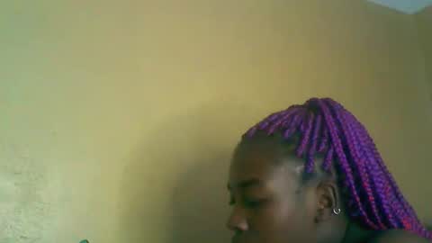 Snapshot of prettyzuzu chatting on November 28, 8:06 am prettyzuzu online show from November 28, 8:06 am