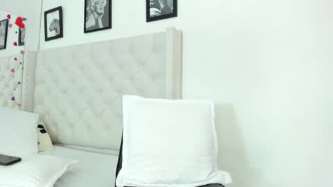 Snapshot of prety_sharick chatting on April 6, 12:39 pm Mia Villany online show from April 6, 12:39 pm